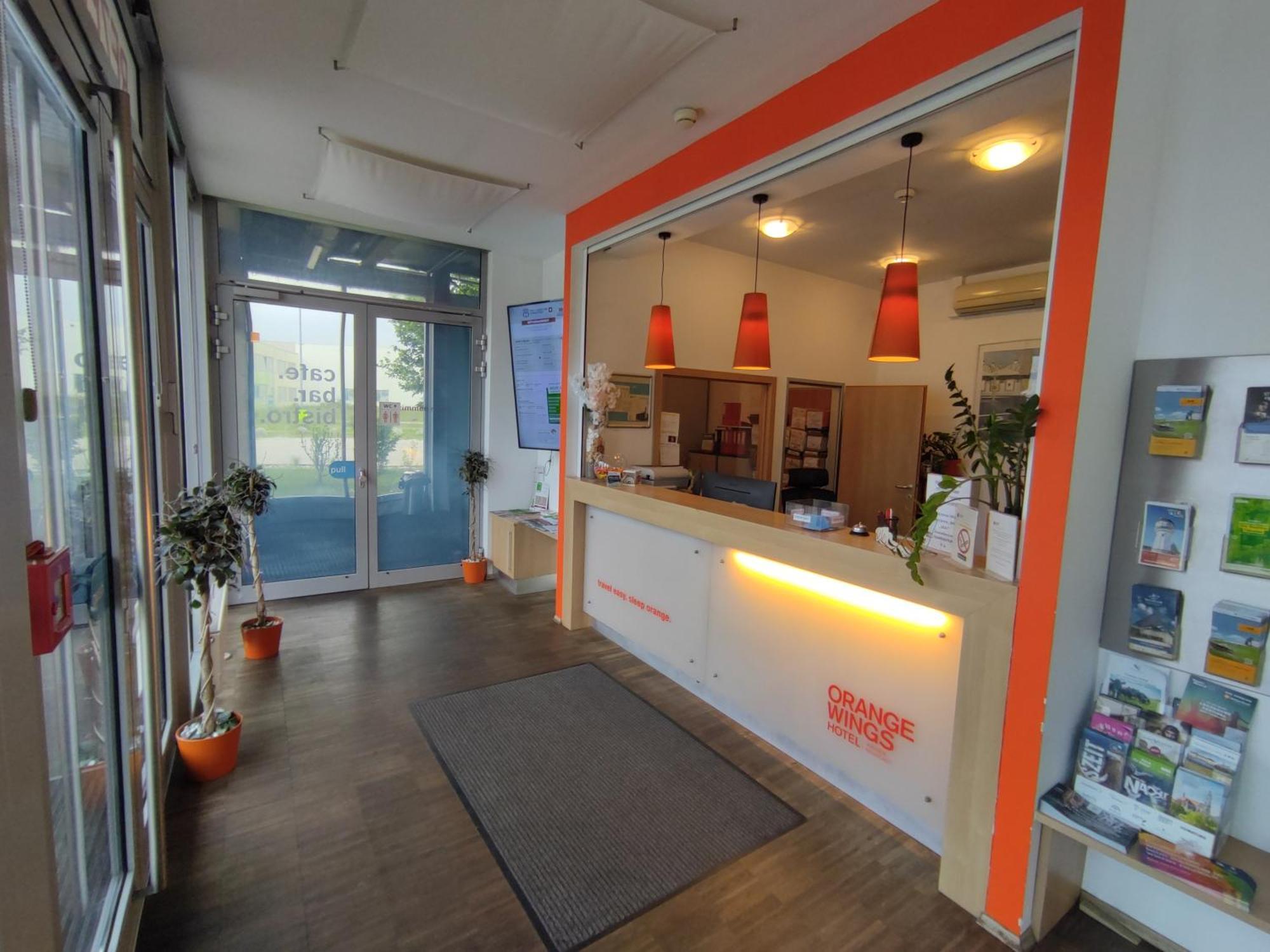 Orange Wings Wiener Neustadt Exteriör bild